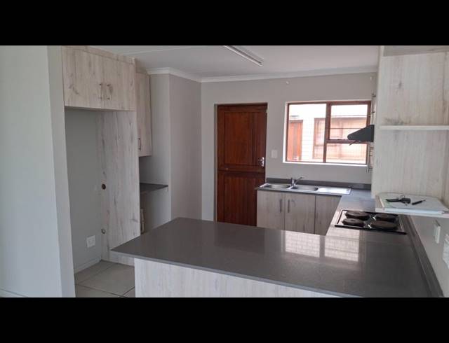 2 BEDROOM HOUSE FOR SALE IN WAVECREST